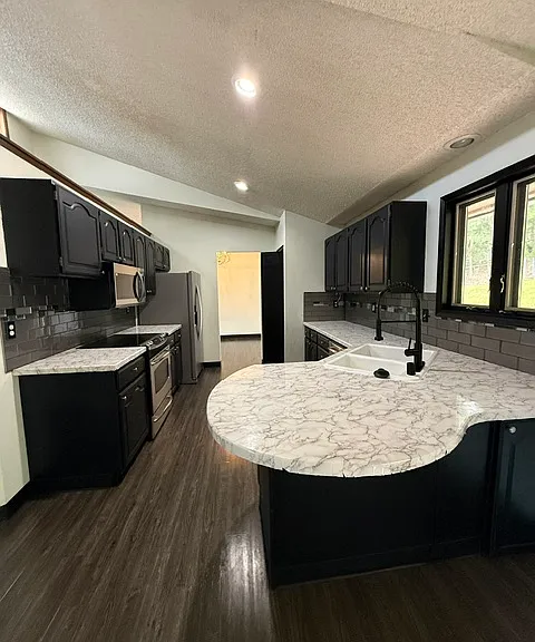 1715 S Ridgemont Dr — Photo 2