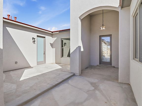 5th image of 413 Holly Ct SE