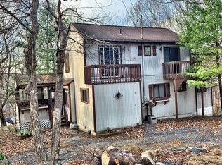 5032 Woodbridge Dr E, Bushkill, PA 18324