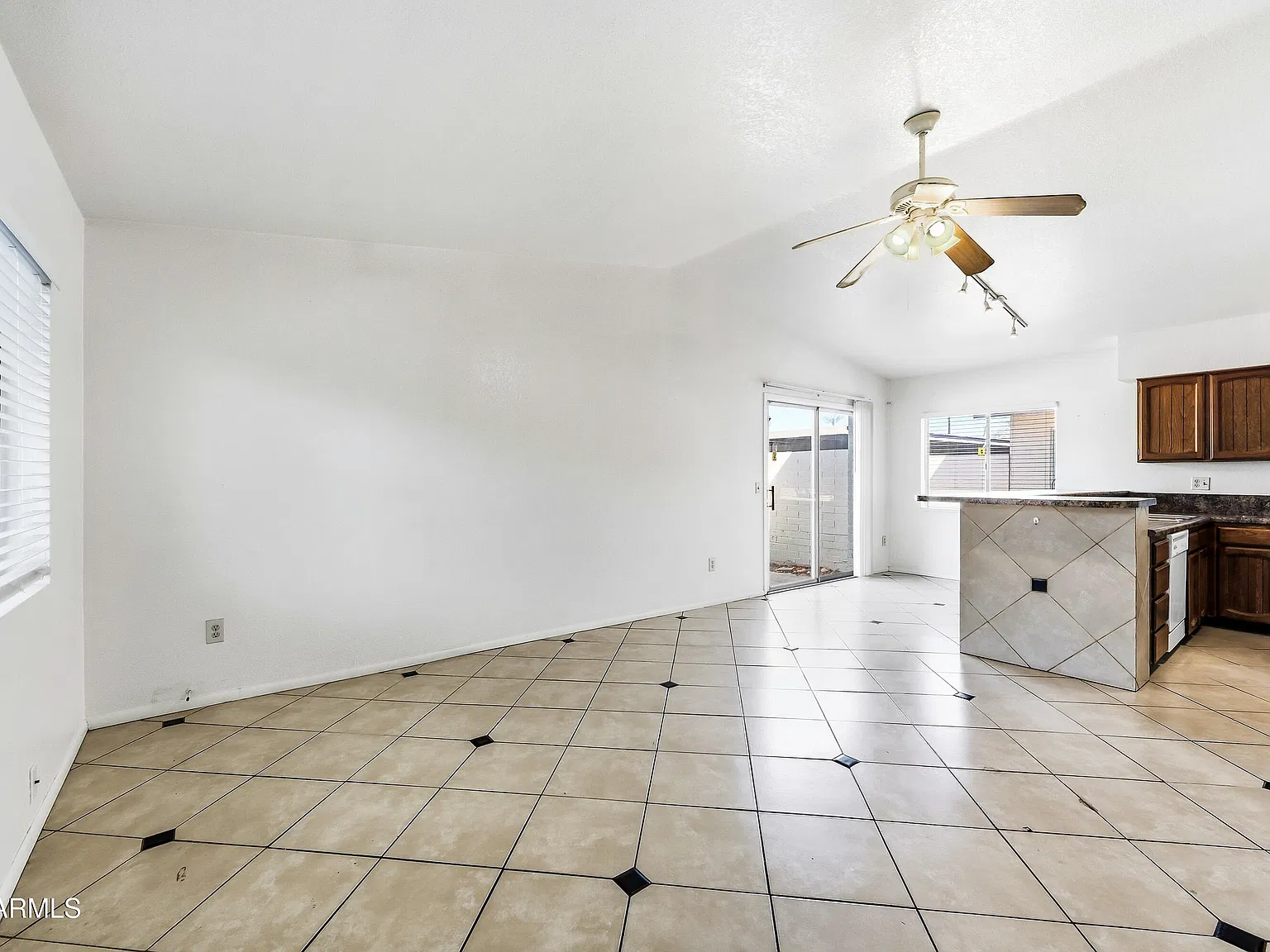 3 bed, 2.0 bath, 1092 sqft, $1,840 — Photo 4