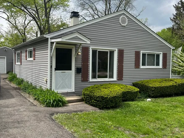 14 Johnathan Rd, Lake Zurich, IL 60047