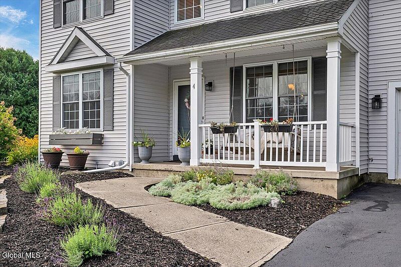 4th image of 4 Clearwater Court