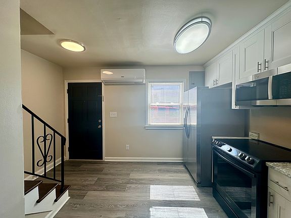 3rd image of 2222 Arctic Ave APT 3