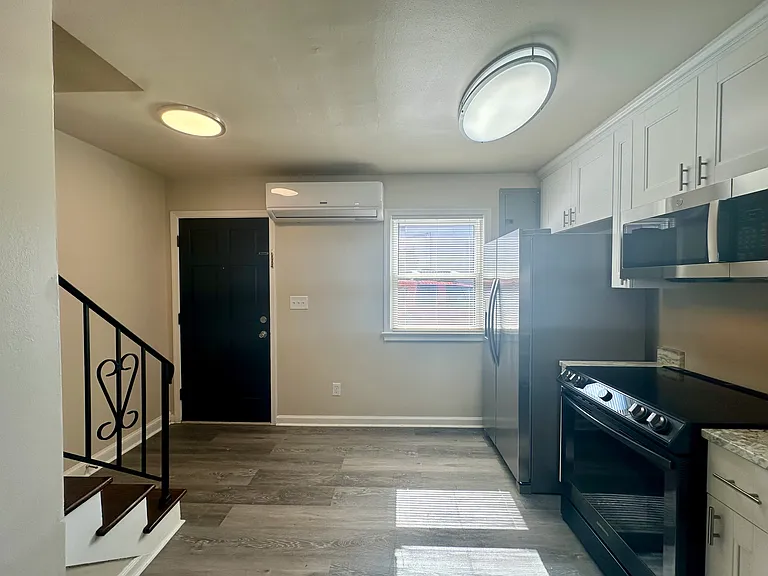 2222 Arctic Ave #3 — Photo 3