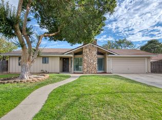 2302 Vartikian Ave, Clovis, CA 93611