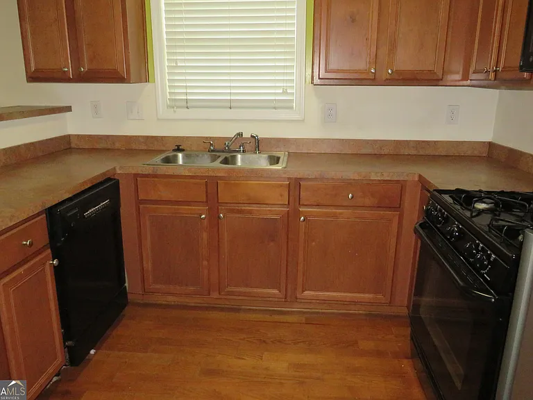 2718 Rocky Ct S — Photo 11