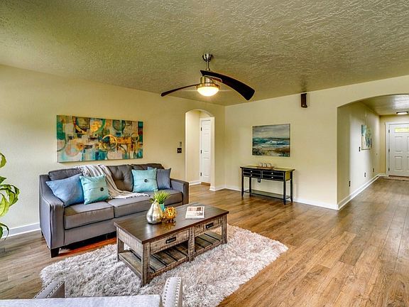 Main Living - Open Floorplan Living Space