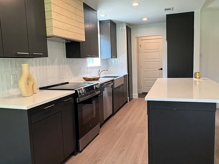 2731 Kimberly Dr — Photo 2