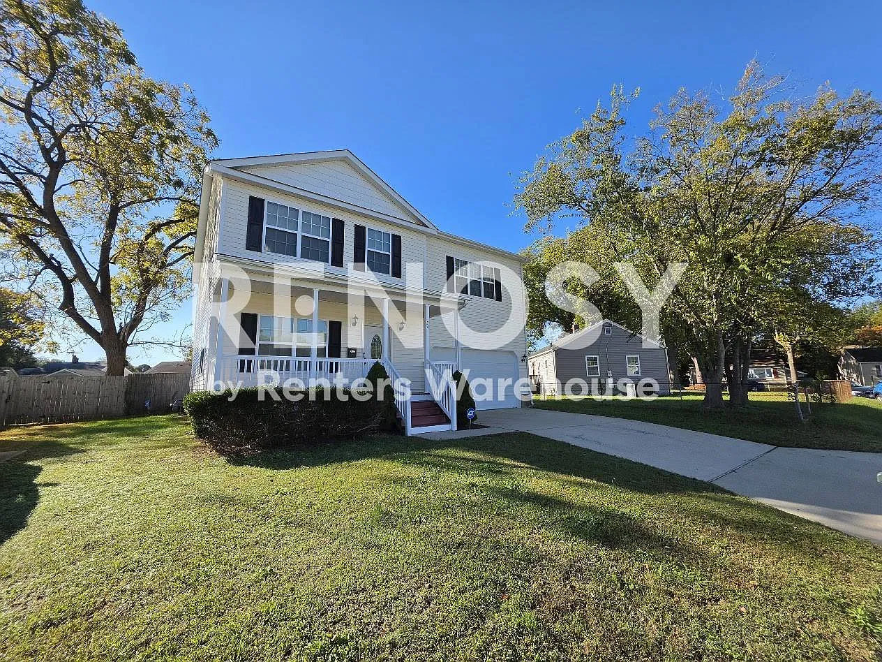 Stunning 4-Bedroom Home with Fenced Backyard and Deck! — Photo 1