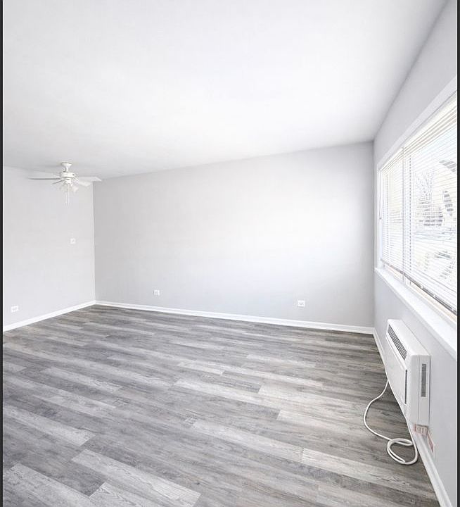2nd image of 1419 N Broadway Ave #3