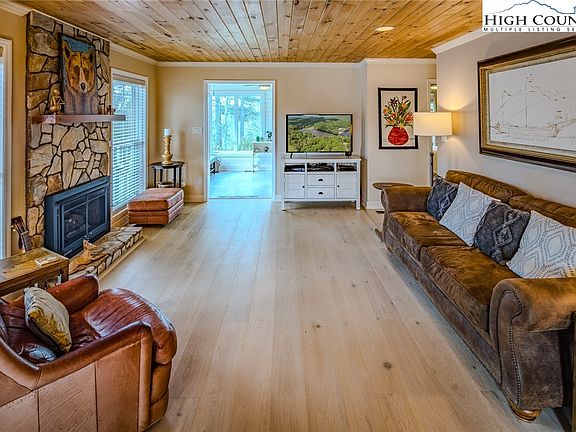 3rd image of 117 Hickory Lane
