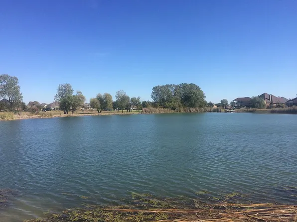 106 Memory Ln, Waxahachie, TX 75165