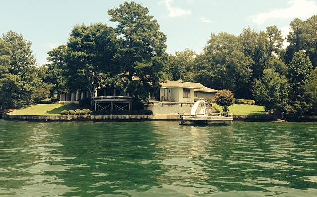 1st image of 412 Lakeview Dr
