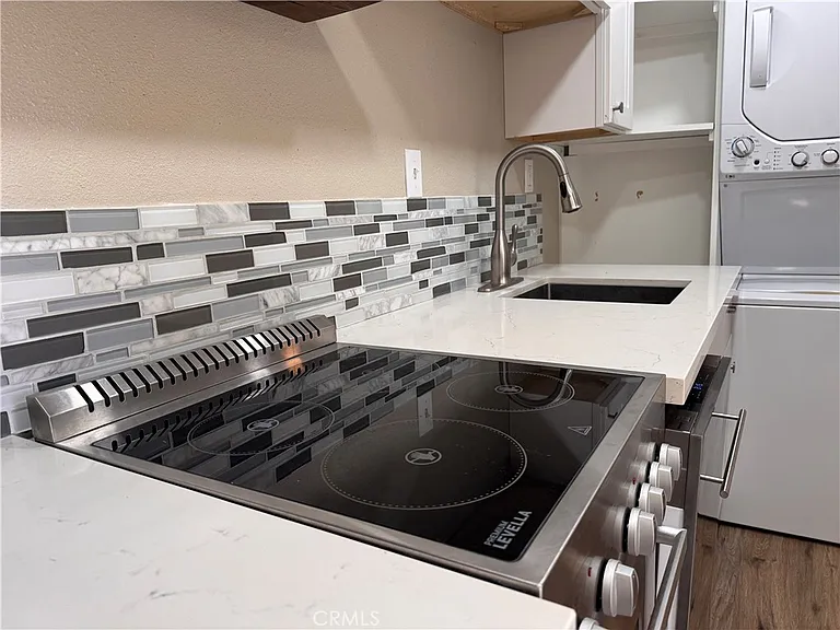 17451 Bromley Ave — Photo 6