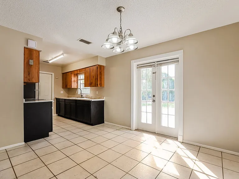 542 Salerno Dr — Photo 6