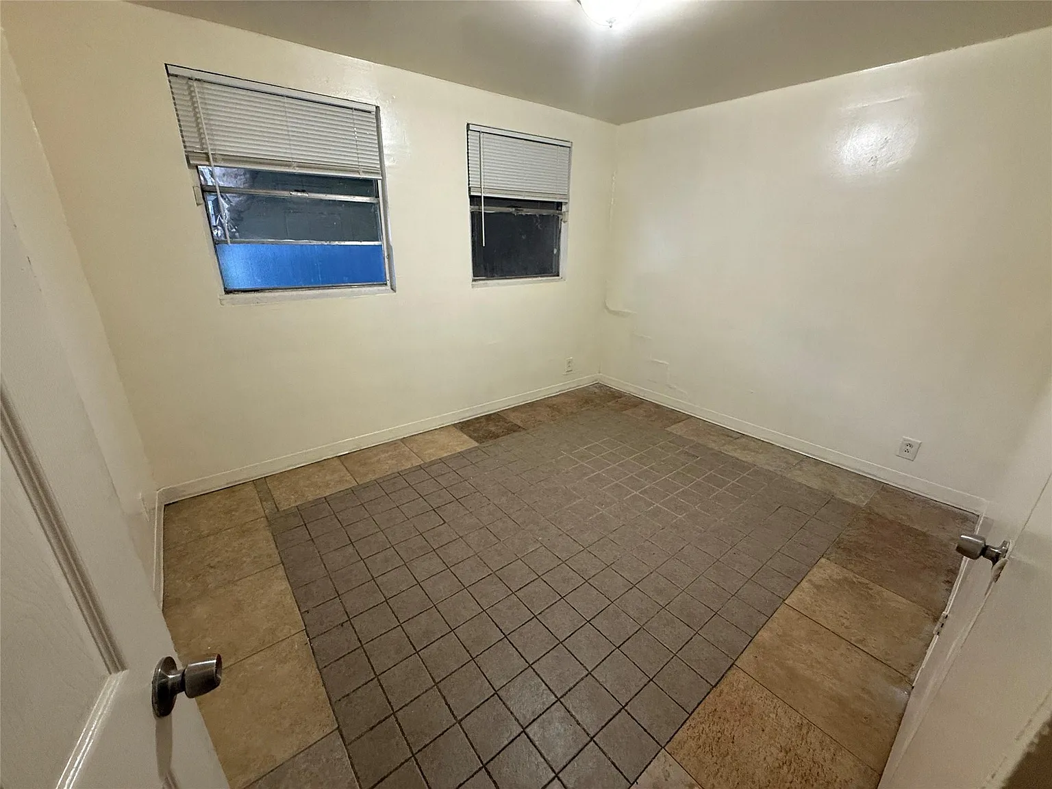 2 bed, 1.0 bath, 576 sqft, $1,000 — Photo 3