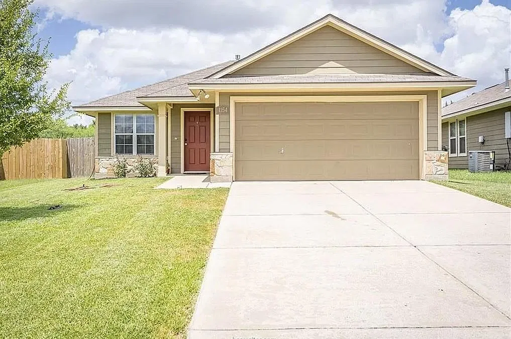 1154 Cottage Grove Cir — Photo 1