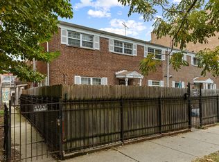 6136 N Winthrop Ave, Chicago, IL 60660