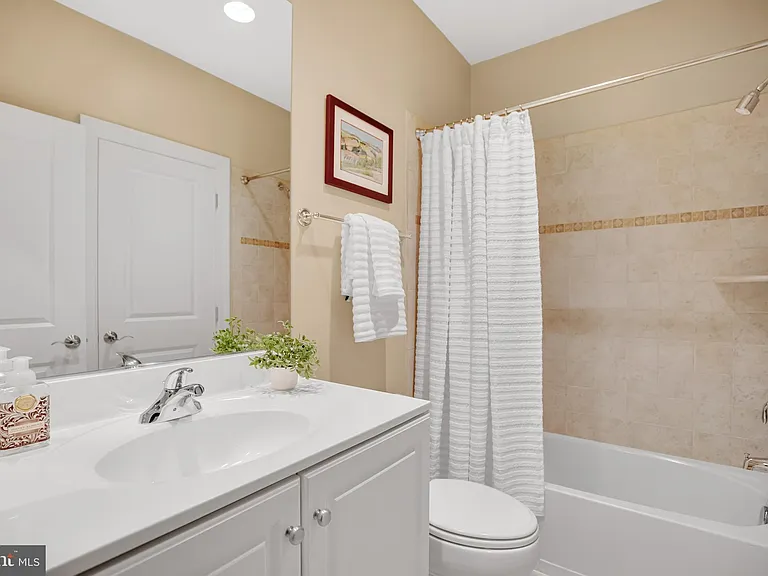 714 Bracey Ln — Photo 8