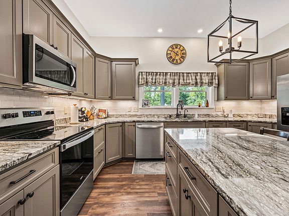 4th image of 58 Eastman Hill Road
