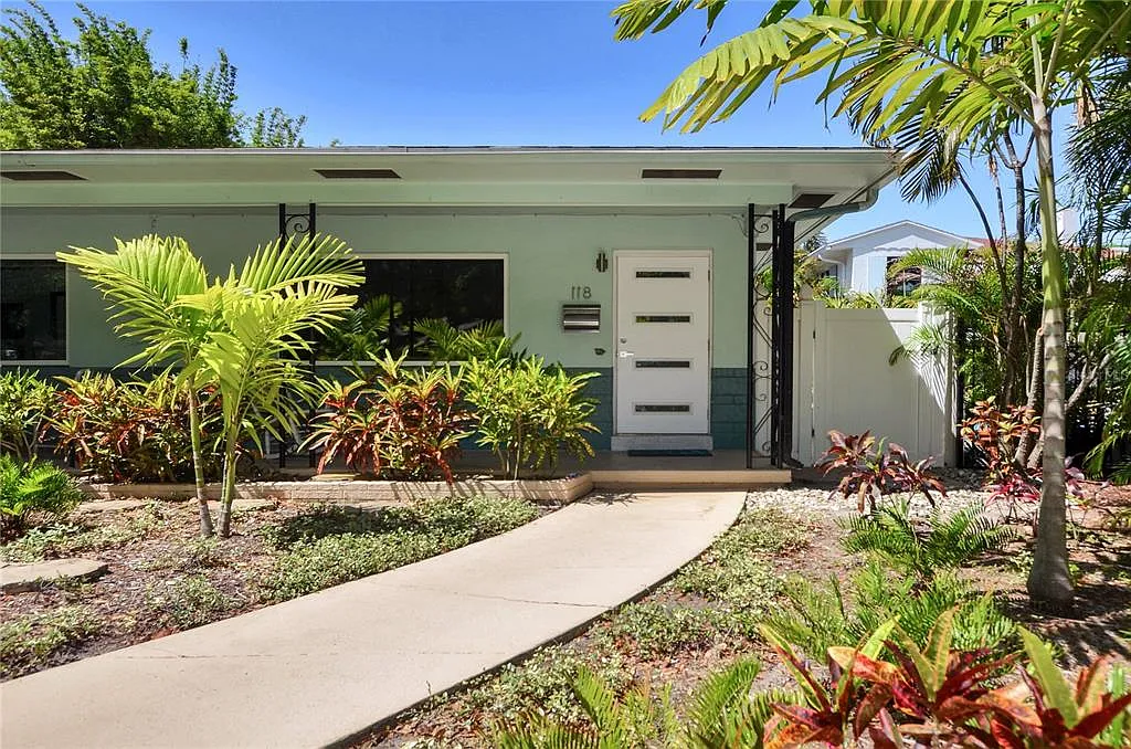 2 bed, 1.0 bath, 1100 sqft, $2,545 — Photo 2