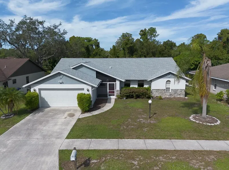 3 bed, 2.0 bath, 1852 sqft, $2,795 — Photo 3