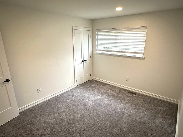 8565 Hampshire Dr — Photo 12
