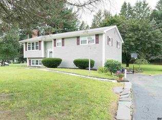 1 Ellyn Ln, Troy, NY 12182