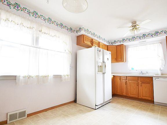 3rd image of 10225 S Clifton Park Ave