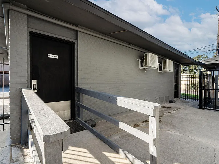Dellview Crossing Apartments — Photo 20