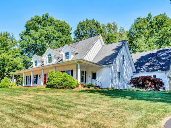 370 Greenview Dr, Rocky Mount, VA 24151
