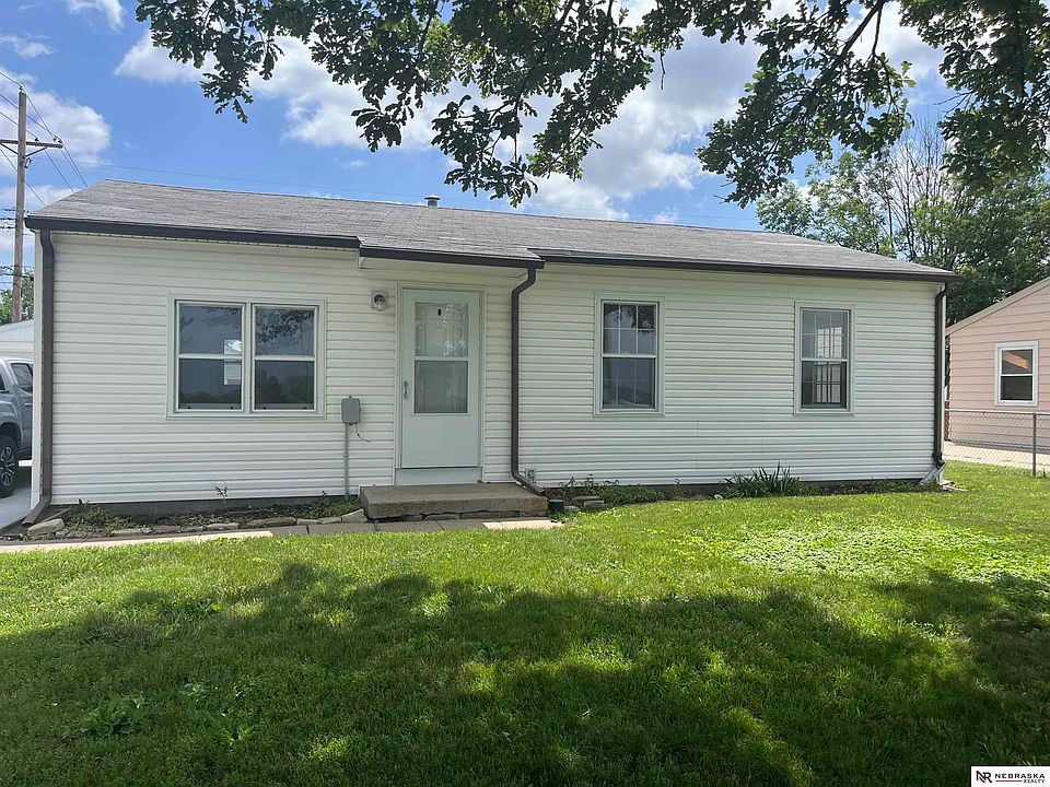 1st image of 7623 S 42nd St