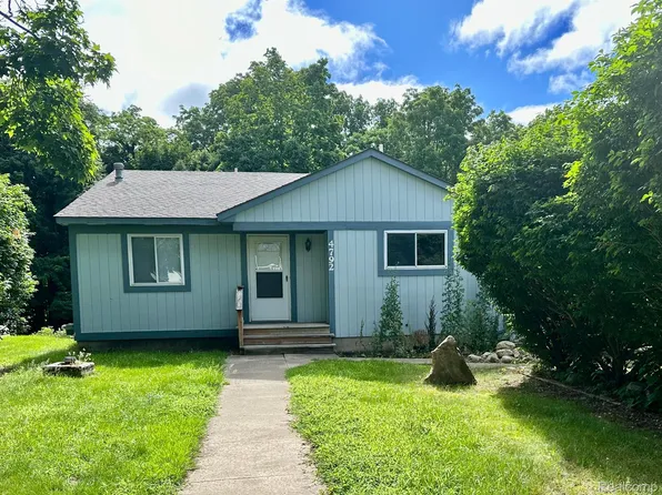 4792 Broadway St, Commerce Township, MI 48382
