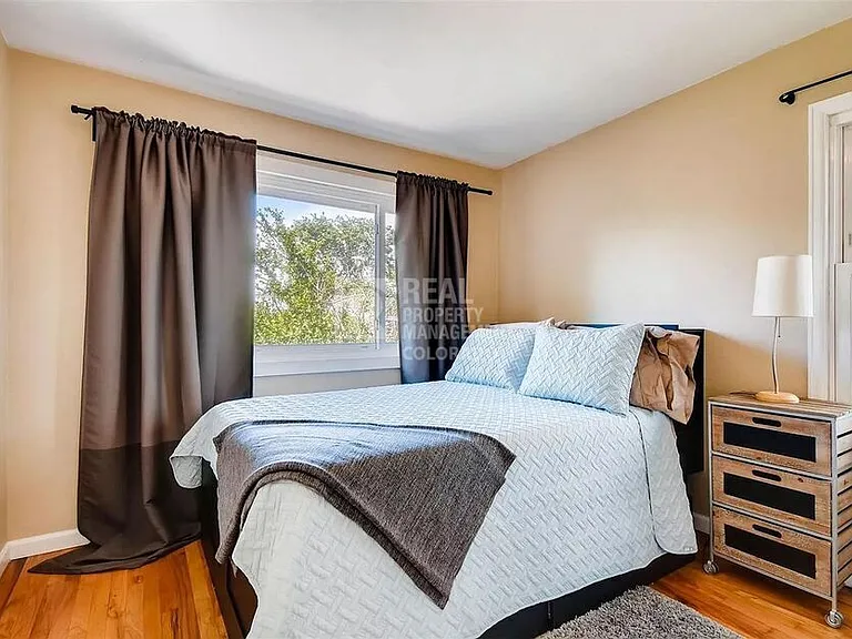 4870 Irving St — Photo 11