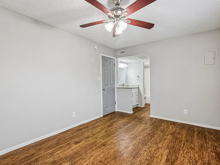 Lamar Place Apartments — Photo 74