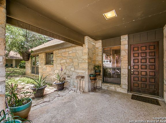 2nd image of 2831 Low Oak St