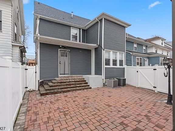 3rd image of 886-888 Degraw Ave