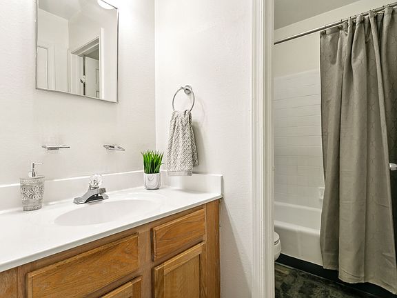 2nd image of 626 Chelsea Pl #656B