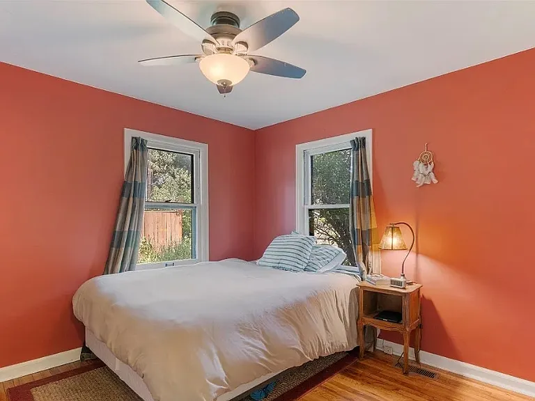 511 E Olive St — Photo 2