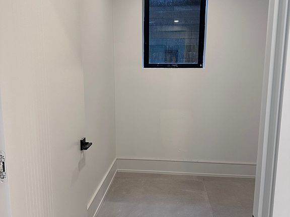 5th image of 506 Wellington Cres #Basement