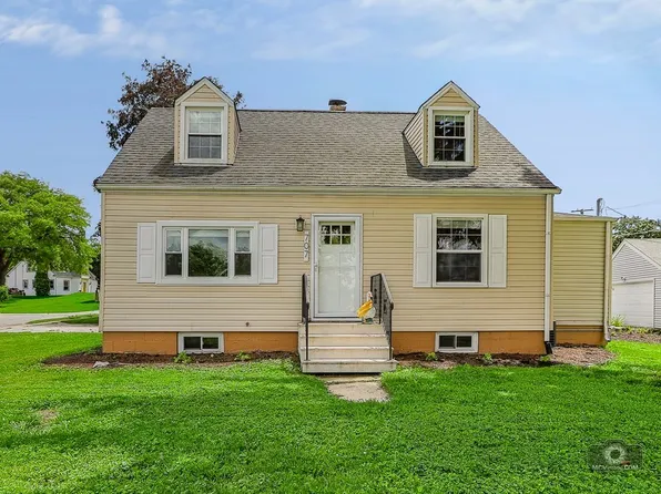 707 E 9th St, Lockport, IL 60441