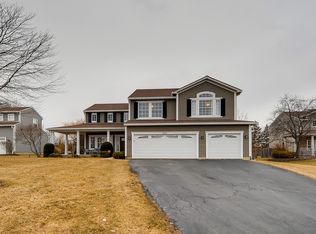 1020 Evergreen Ct, Mundelein, IL 60060