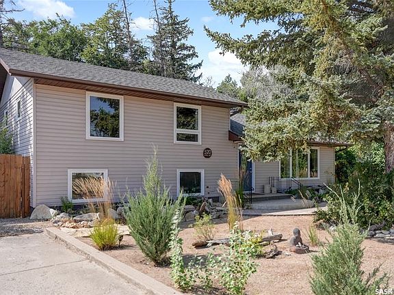 2nd image of 520 3rd AVENUE E