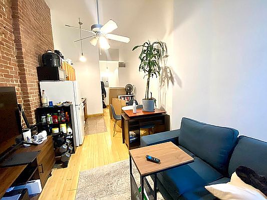3rd image of 103 W 70th St APT 2B