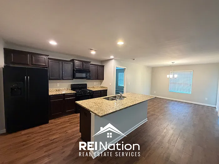 3 bed, 2.0 bath, 1639 sqft, $1,925 — Photo 3
