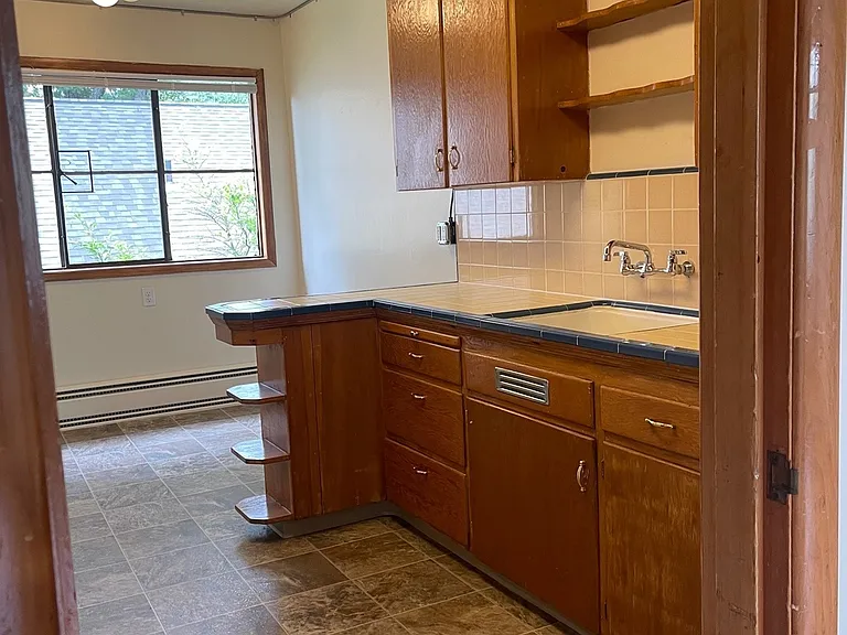 1x1 Kitchen & Dining Area