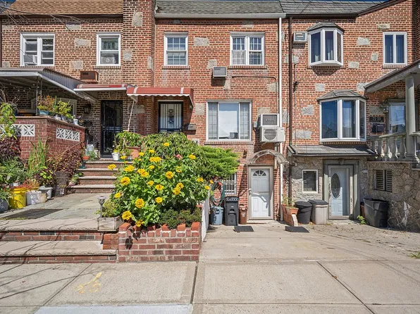 75-31 Furmanville Ave, Middle Village, NY 11379