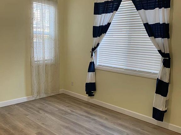 3rd image of 4746 Ansley St