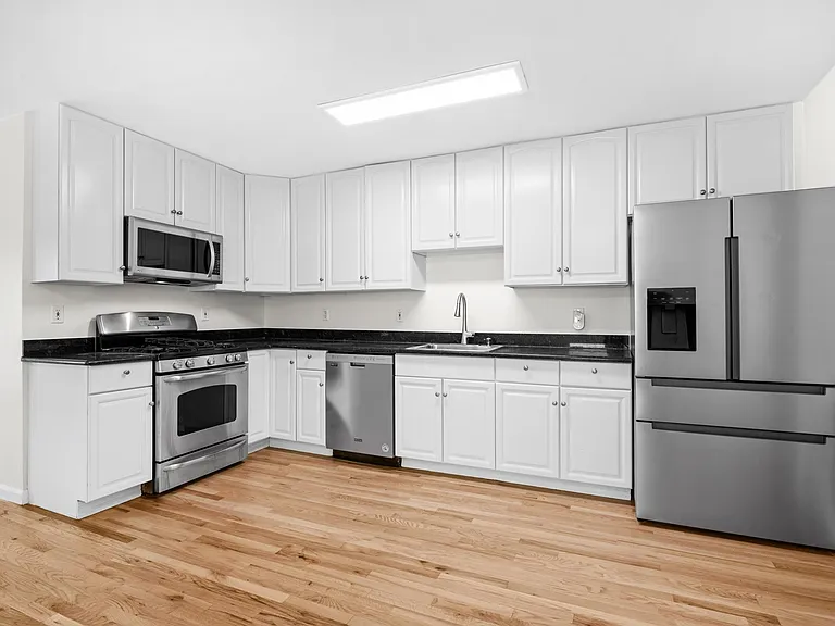 14 Elizabeth St #1 — Photo 7