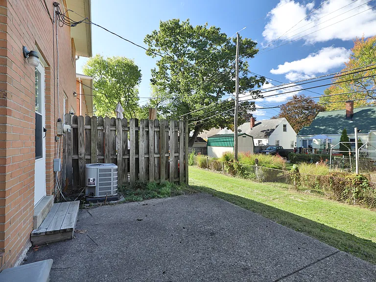 3427 Maize Rd — Photo 38